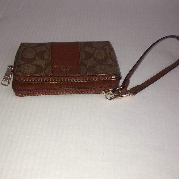 Coach Wallet Wrislet - Picture 4 of 13